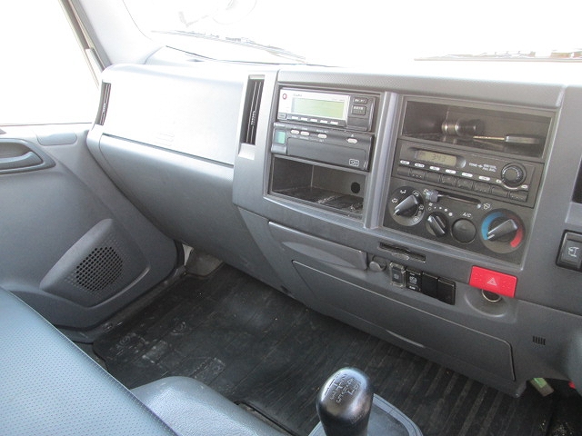 いすゞエルフアルミバン小型（2t・3t）[写真18]