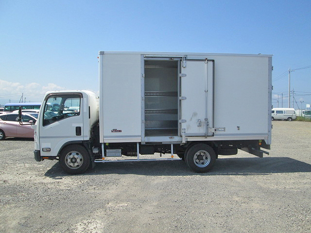 いすゞエルフアルミバン小型（2t・3t）[写真06]