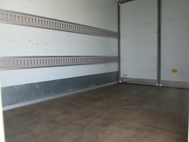 いすゞエルフアルミバン小型（2t・3t）[写真09]