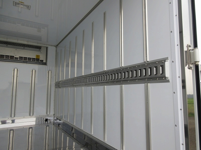 三菱ふそうキャンター冷凍車（冷蔵車）小型（2t・3t）[写真04]