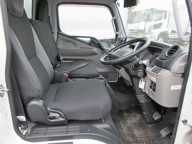 三菱ふそうキャンター冷凍車（冷蔵車）小型（2t・3t）[写真07]