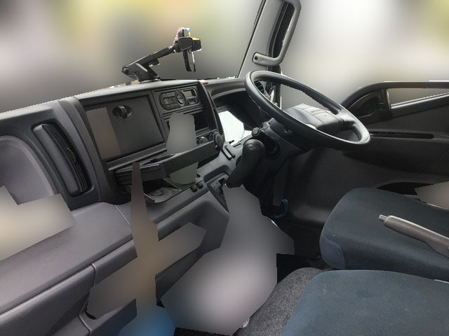 三菱ふそうキャンターアルミバン小型（2t・3t）[写真17]