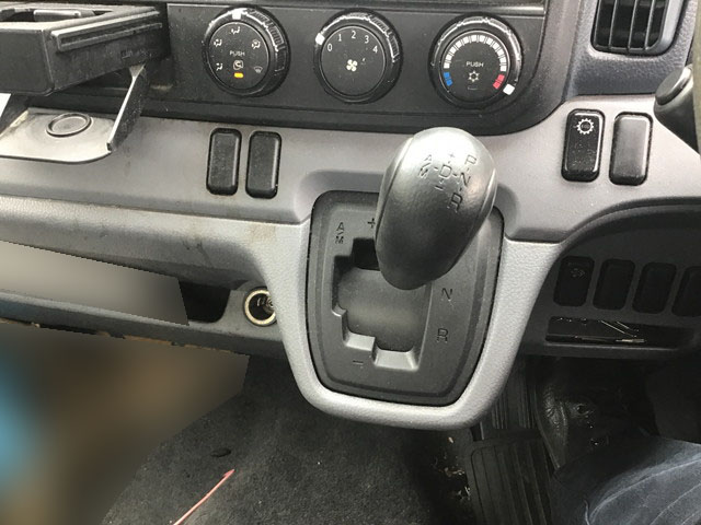 三菱ふそうキャンターアルミバン小型（2t・3t）[写真17]