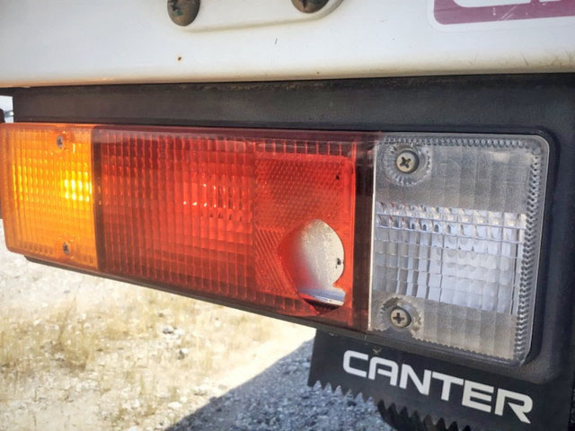 三菱ふそうキャンターガッツ平ボディ小型（2t・3t）[写真12]