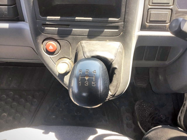 三菱ふそうキャンターガッツ平ボディ小型（2t・3t）[写真25]