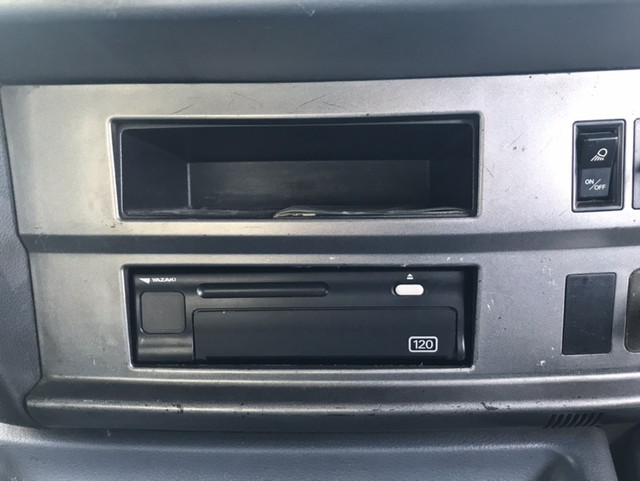 日野プロフィアトレーラーヘッド（トラクターヘッド）大型（10t）[写真26]