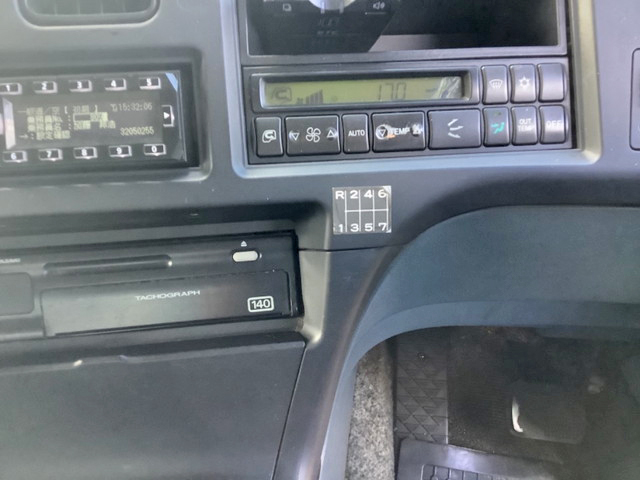 三菱ふそうスーパーグレートアルミウイング大型（10t）[写真28]