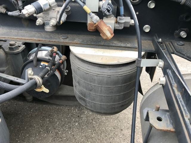 いすゞギガトレーラーヘッド（トラクターヘッド）大型（10t）[写真12]