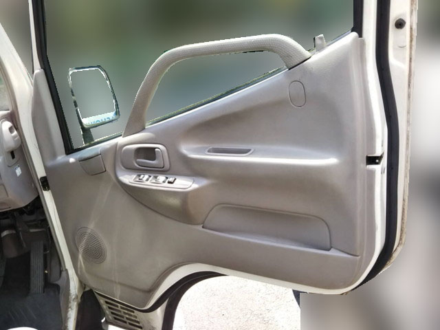 トヨタトヨエース平ボディ小型（2t・3t）[写真18]