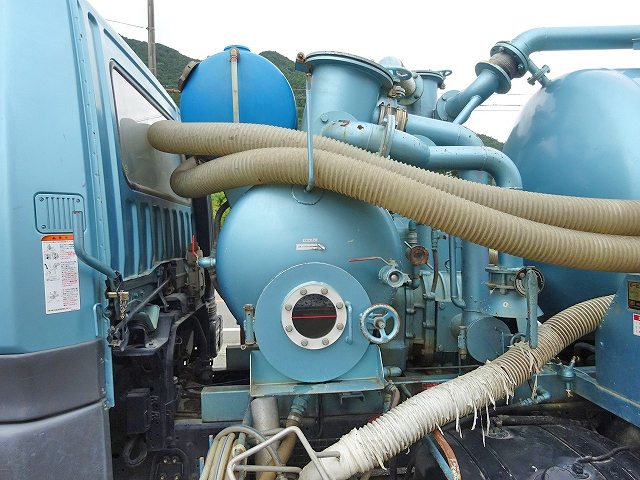 三菱ふそうファイター汚泥吸引車中型（4t）[写真10]