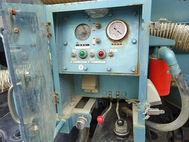 三菱ふそうファイター汚泥吸引車中型（4t）[写真12]