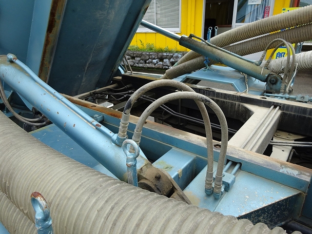 三菱ふそうファイター汚泥吸引車中型（4t）[写真13]