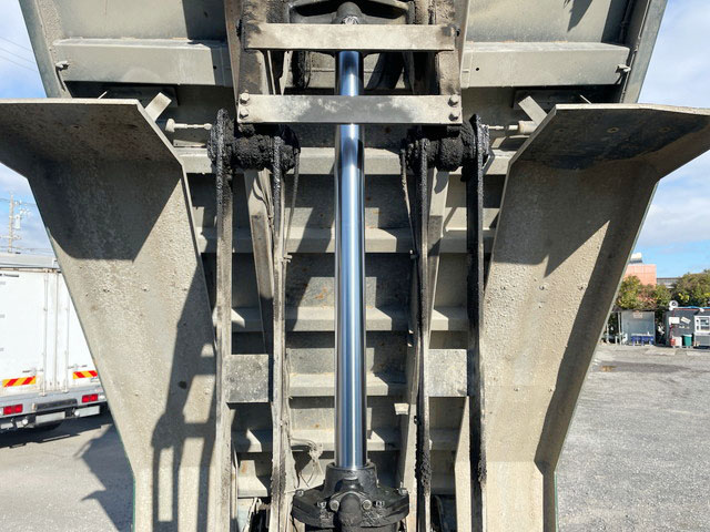 いすゞギガダンプ大型（10t）[写真11]