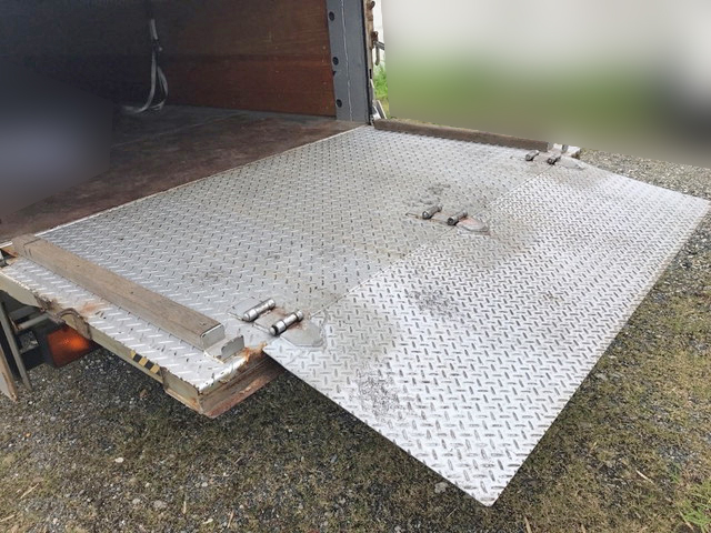 三菱ふそうキャンターアルミバン小型（2t・3t）[写真10]