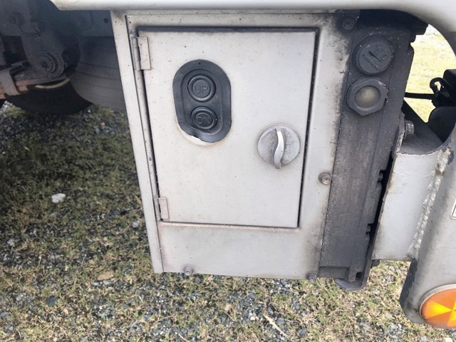 三菱ふそうキャンターアルミバン小型（2t・3t）[写真11]