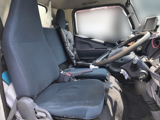 三菱ふそうキャンターアルミバン小型（2t・3t）[写真18]