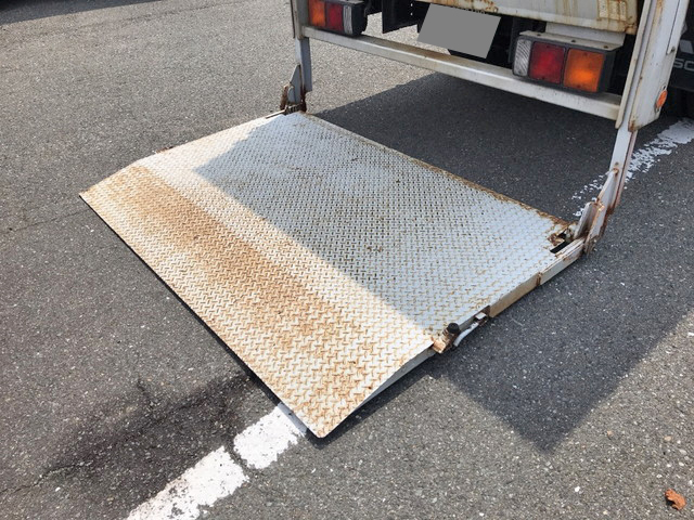 三菱ふそうキャンターアルミバン小型（2t・3t）[写真08]