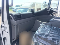 UDトラックスクオンアルミウイング大型（10t）[写真30]