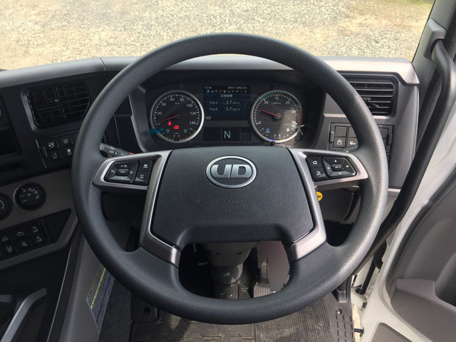 UDトラックスクオンアルミウイング大型（10t）[写真34]