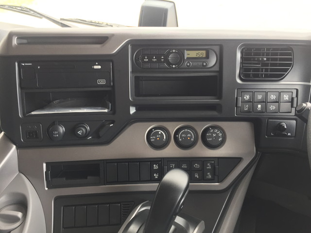 UDトラックスクオンアルミウイング大型（10t）[写真36]