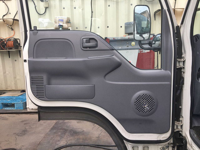 いすゞエルフパネルバン小型（2t・3t）[写真28]