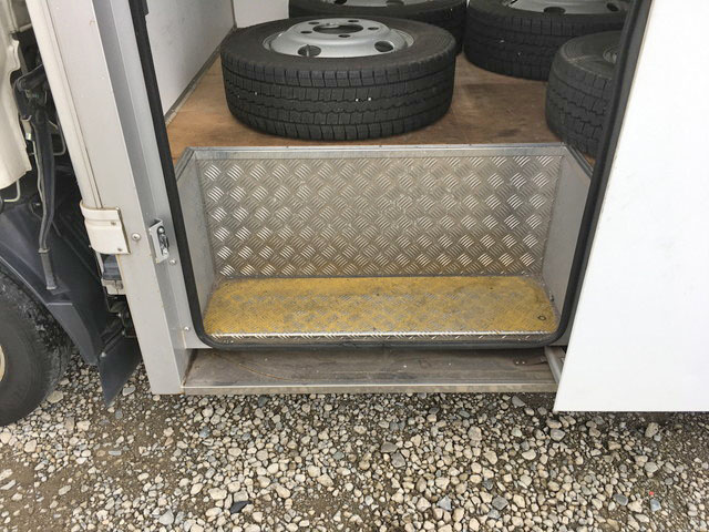 いすゞエルフパネルバン小型（2t・3t）[写真07]