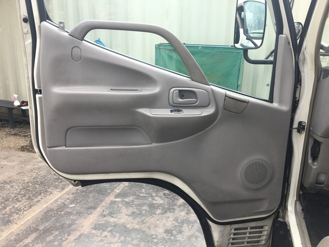 日野デュトロパネルバン小型（2t・3t）[写真26]