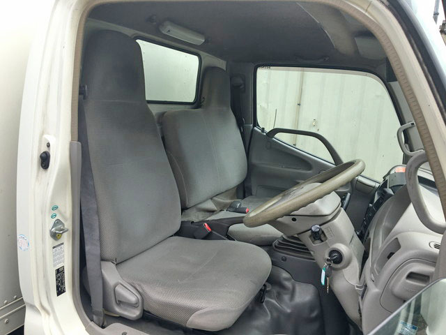 日野デュトロパネルバン小型（2t・3t）[写真28]