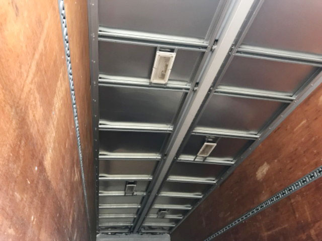 三菱ふそうスーパーグレートアルミウイング大型（10t）[写真12]