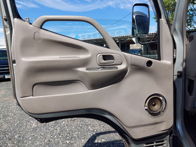 日野デュトロ幌ウイング小型（2t・3t）[写真27]