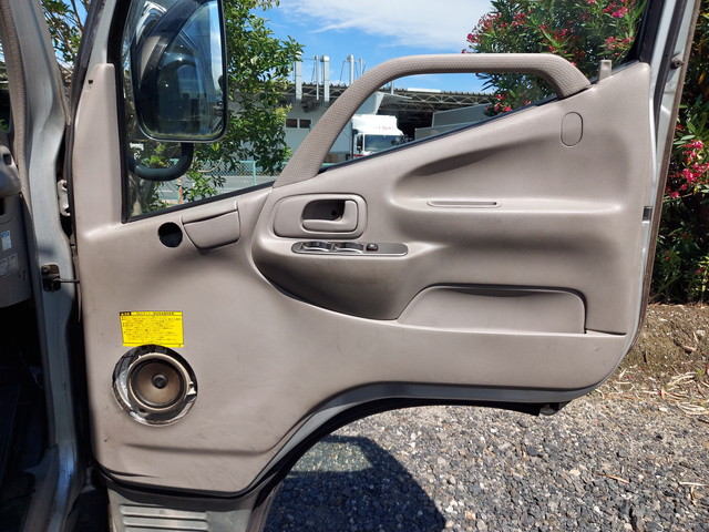 日野デュトロ幌ウイング小型（2t・3t）[写真28]