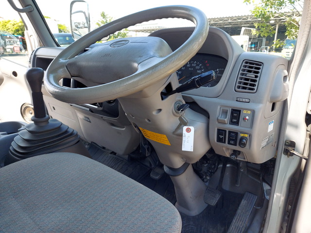 日野デュトロ幌ウイング小型（2t・3t）[写真30]