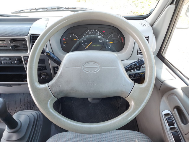 日野デュトロ幌ウイング小型（2t・3t）[写真34]