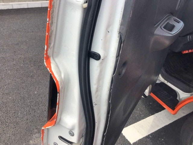 日産バネット平ボディ小型（2t・3t）[写真19]