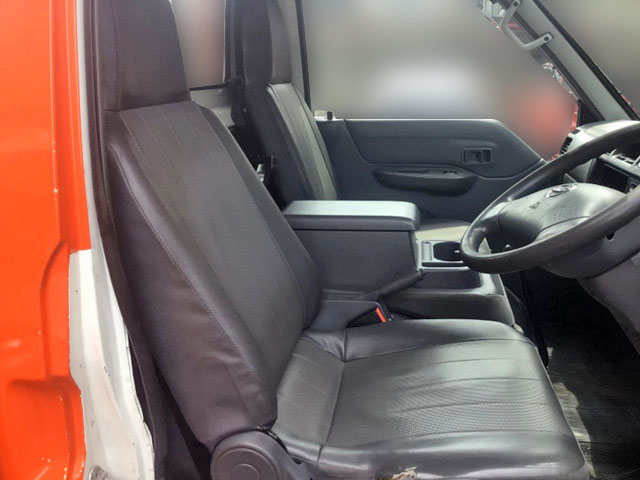 日産バネット平ボディ小型（2t・3t）[写真22]