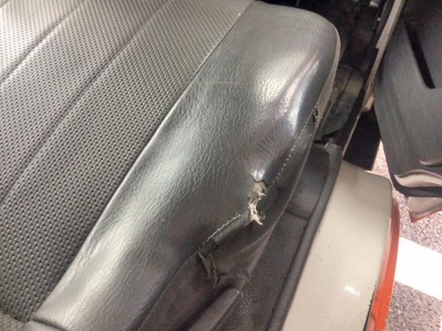 日産バネット平ボディ小型（2t・3t）[写真23]