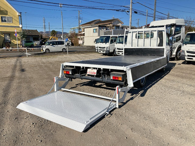 三菱ふそうキャンター平ボディ小型（2t・3t）[写真11]