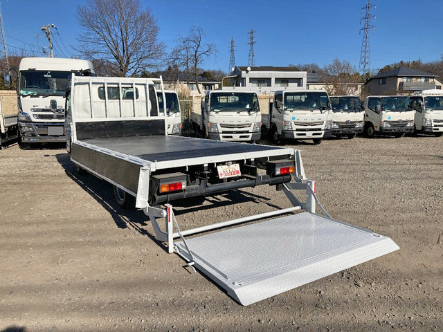 三菱ふそうキャンター平ボディ小型（2t・3t）[写真12]