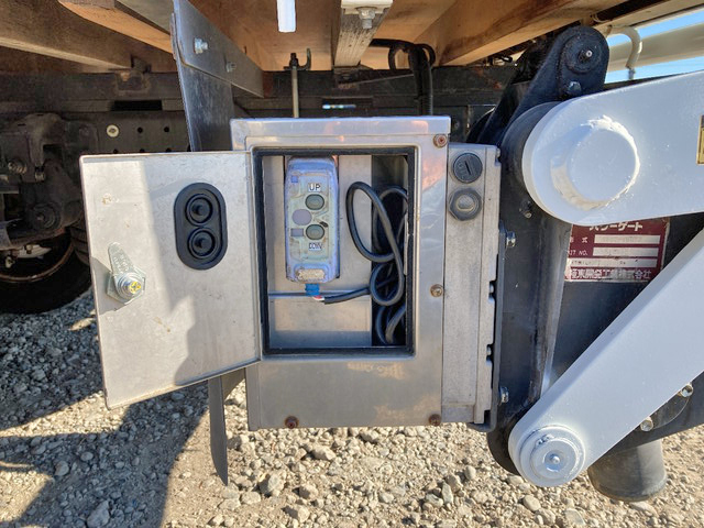 三菱ふそうキャンター平ボディ小型（2t・3t）[写真15]