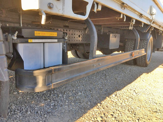 三菱ふそうキャンター平ボディ小型（2t・3t）[写真18]