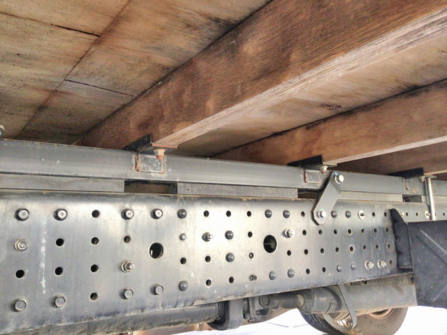 三菱ふそうキャンター平ボディ小型（2t・3t）[写真24]