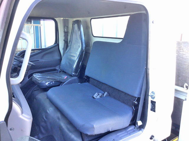 三菱ふそうキャンター平ボディ小型（2t・3t）[写真33]