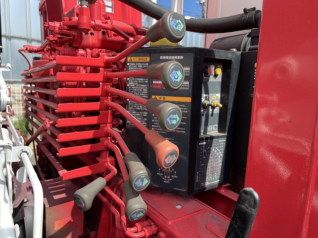 日野レンジャーセルフクレーン3段増トン（6t・8t）[写真22]