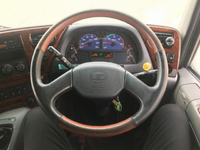 UDトラックスクオントレーラーヘッド（トラクターヘッド）大型（10t）[写真11]