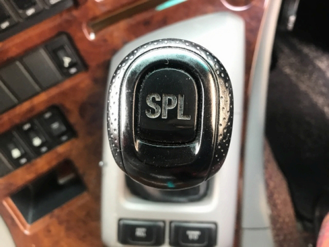 UDトラックスクオントレーラーヘッド（トラクターヘッド）大型（10t）[写真14]