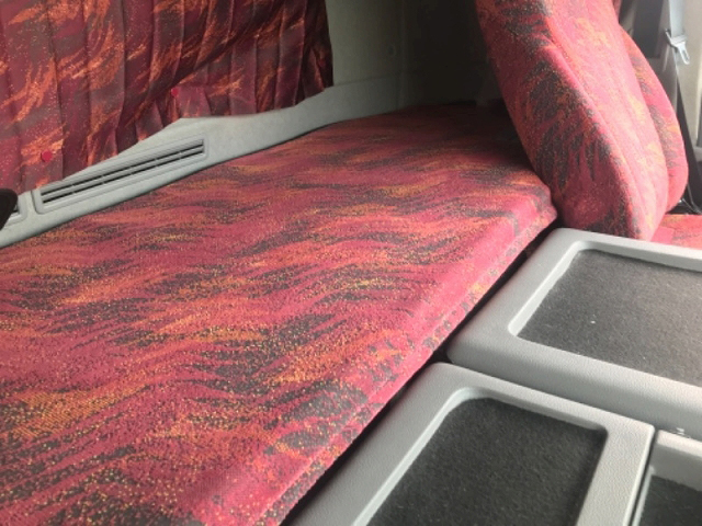 UDトラックスクオントレーラーヘッド（トラクターヘッド）大型（10t）[写真16]