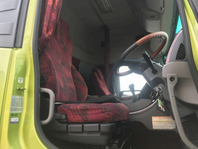 UDトラックスクオントレーラーヘッド（トラクターヘッド）大型（10t）[写真19]