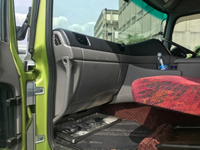 UDトラックスクオントレーラーヘッド（トラクターヘッド）大型（10t）[写真21]