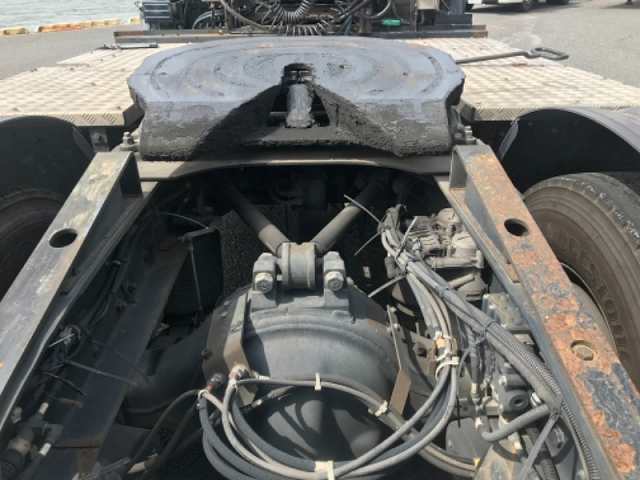 UDトラックスクオントレーラーヘッド（トラクターヘッド）大型（10t）[写真24]