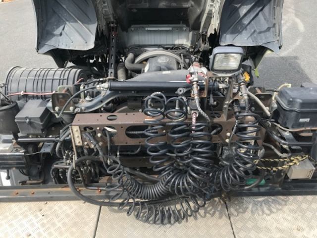 UDトラックスクオントレーラーヘッド（トラクターヘッド）大型（10t）[写真25]